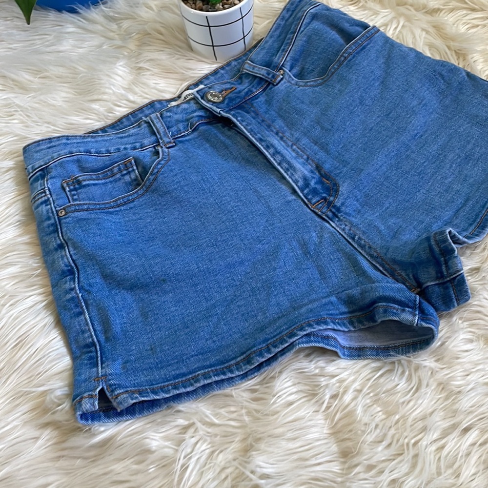 Forever 21 Denim Shorts Blue Size 28